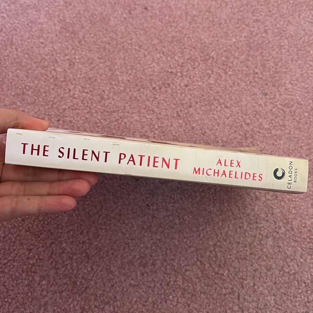 NEW Book The Silent Patient by Alex Michaelides - Picture 2 of 5